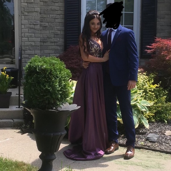 PROM DRESS!!💜 - Picture 3 of 3